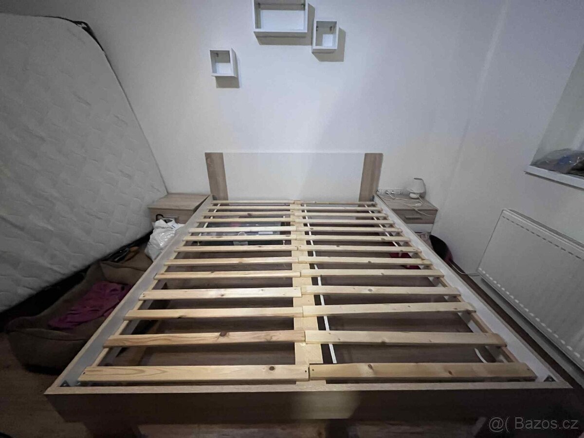 Prodám manželskou postel + Dva noční stolky - 4