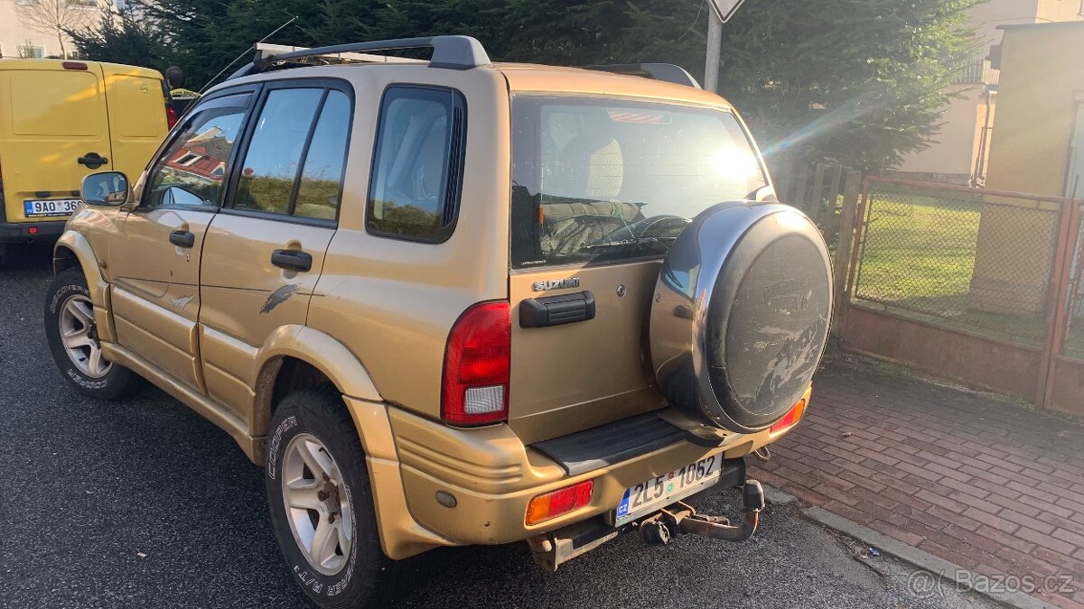 Suzuki Grand Vitara 2,5 V6 - 4
