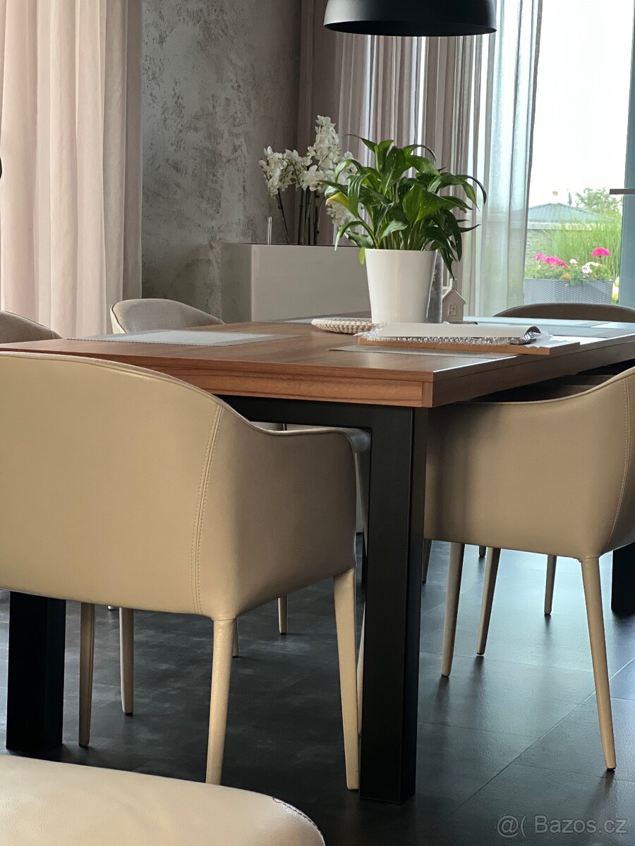 Luxusní jídelní stůl - 4