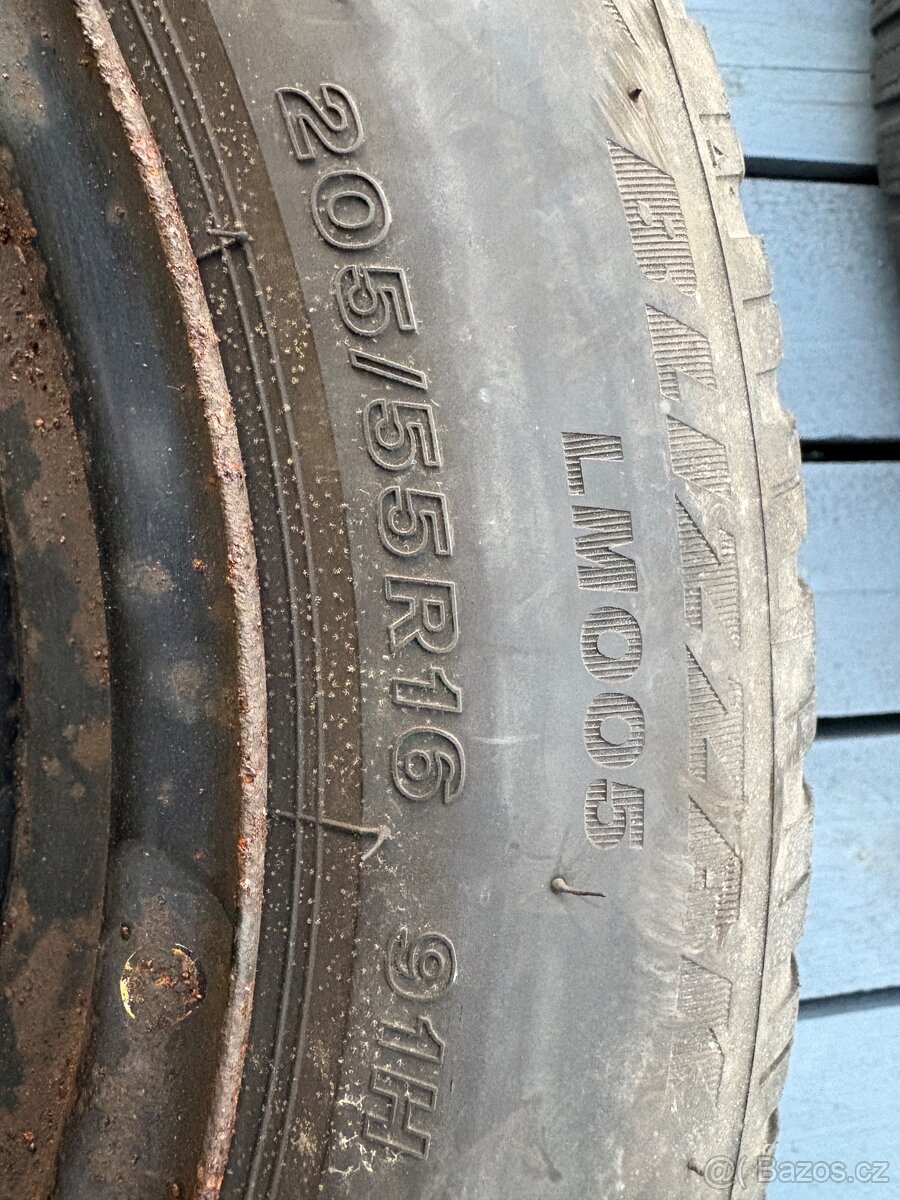 Zimní pneu Bridgestone 205/55 R16 + Orig. plechová kola a po - 4