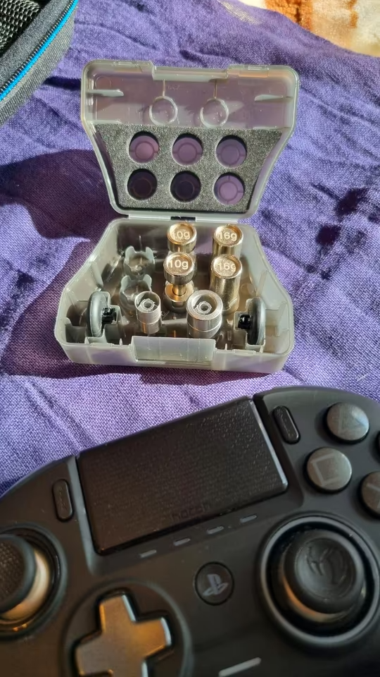 PLAYSTATION 4 + 28 HER - 4