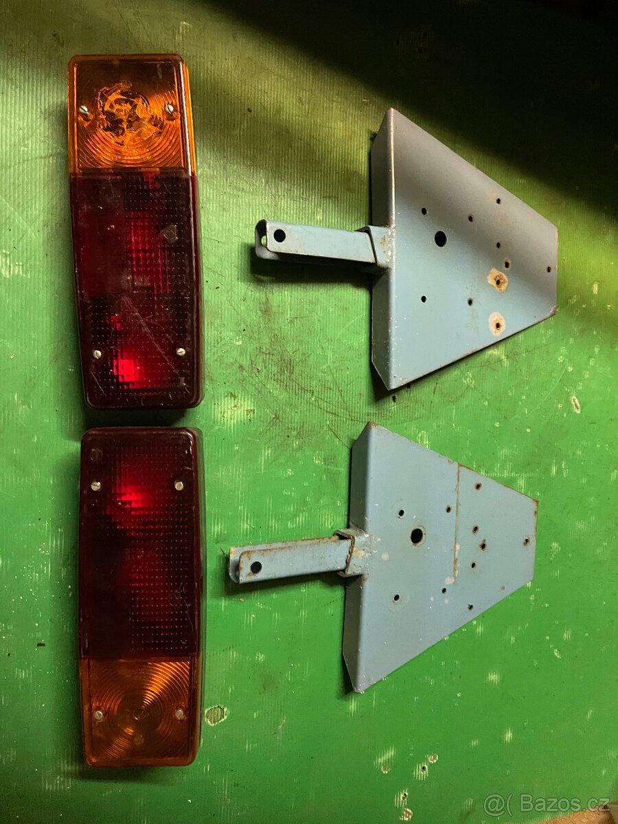 zadní světla, pravé a levé s osv. spz + držáky - 4