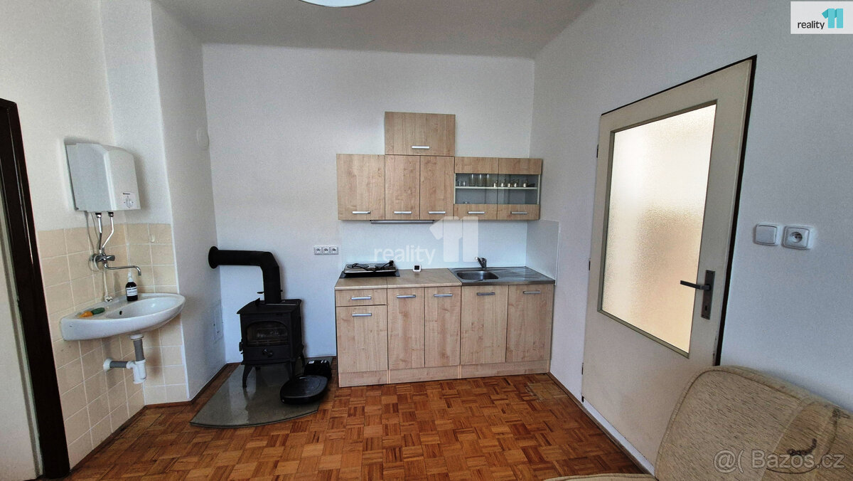 Rodinný dům se zahradou a garáží - 4