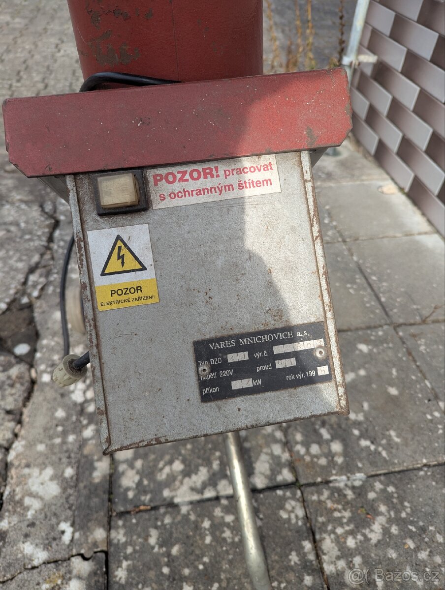 Shání tu nekdo drtič větví? - 4