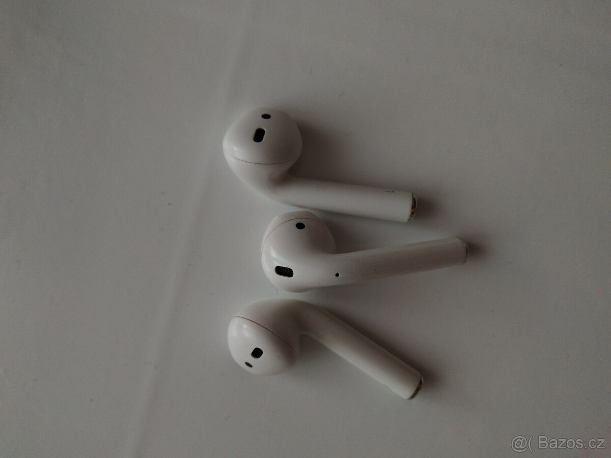 Apple AirPods (1. generace) - 4
