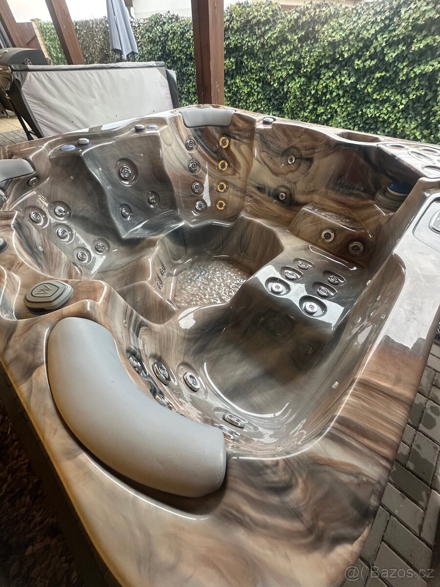 Vířivka WELLIS - 4