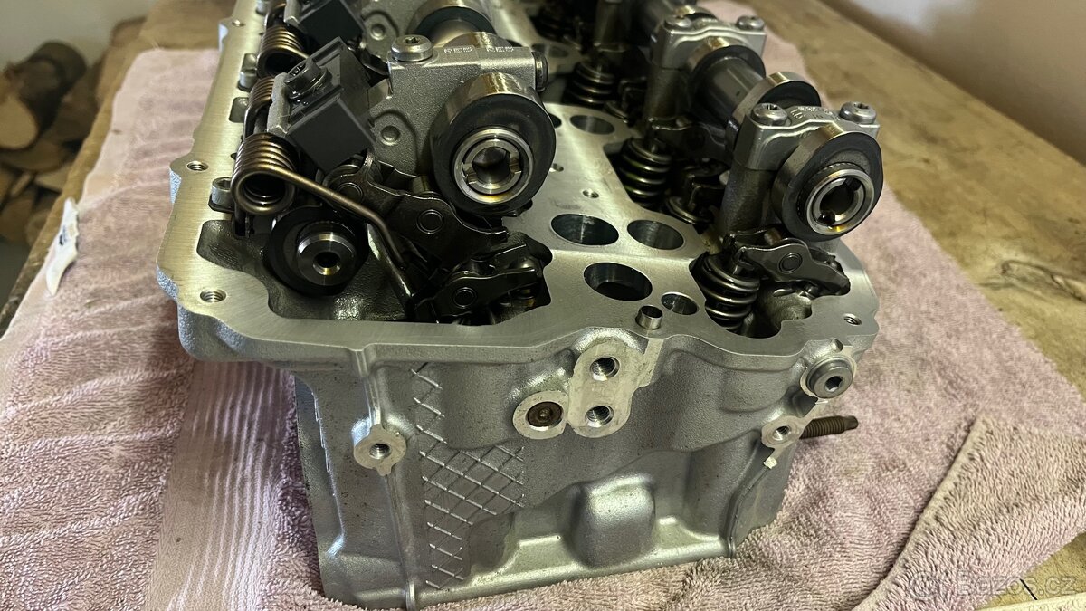 Hlavy motoru BMW N63B44 Twin Turbo - 4