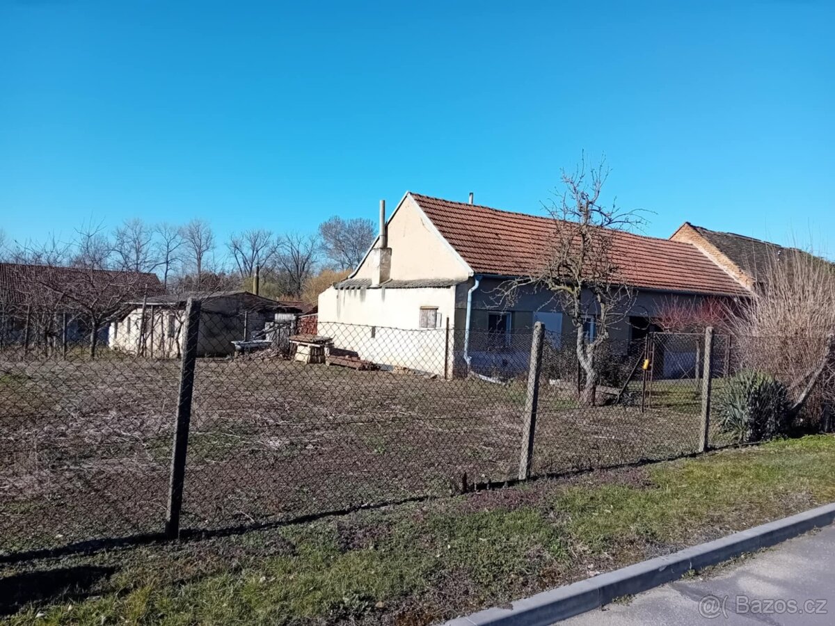 RD se zahradou v obci Litobratřice - 4