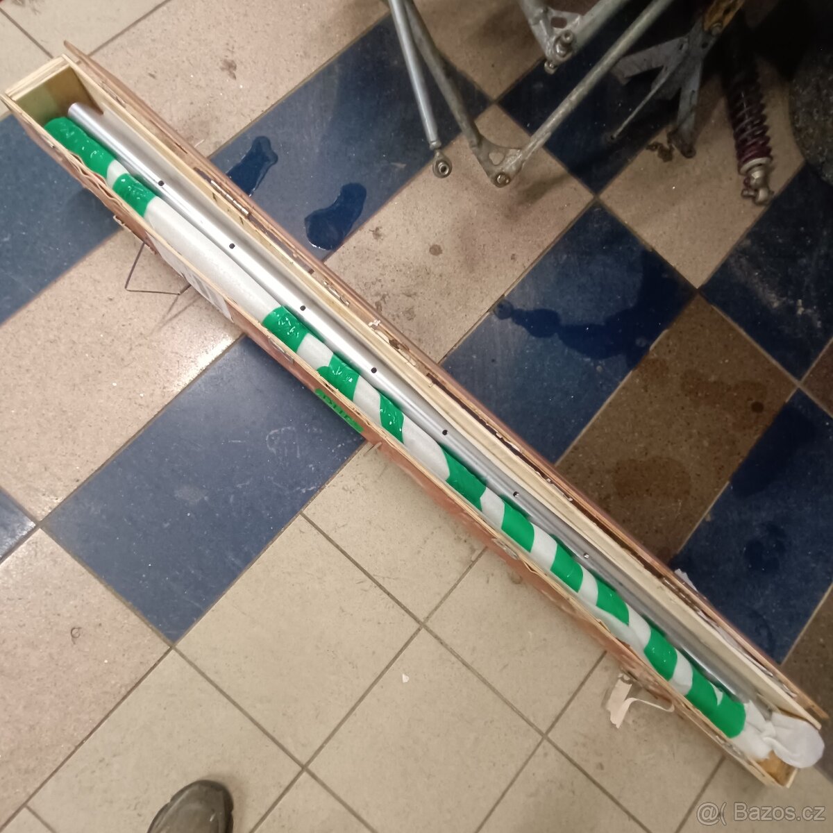 Vyvrtávačka děr lžic bagru. - 4