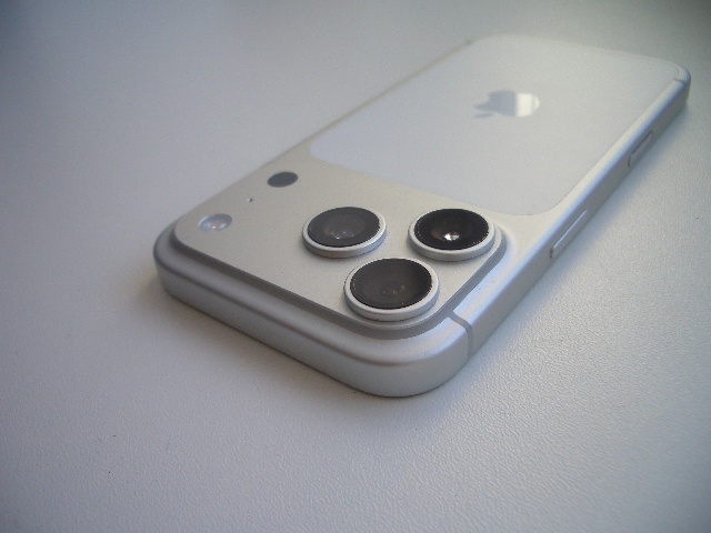 APPLE IPHONE 17 pro - 4