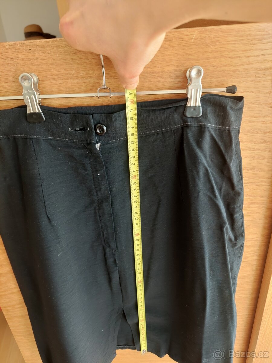 Lehká černá mini sukně - 4