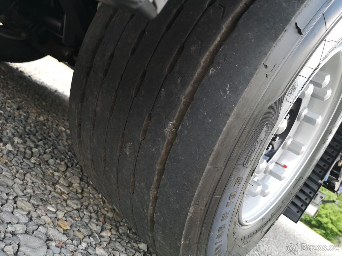 Jednoosý návěs lowdeck Krone r.v.2022. Málo jetý - 4