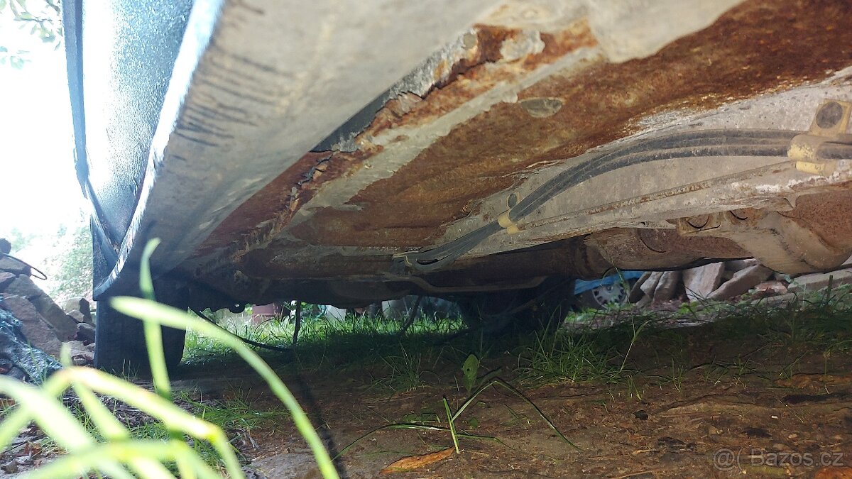 Ford Thunderbird 1988 - celé auto/díly - 4