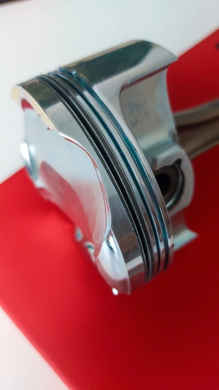 Originální ojnice s pístem Ferrari - Trofej - 4