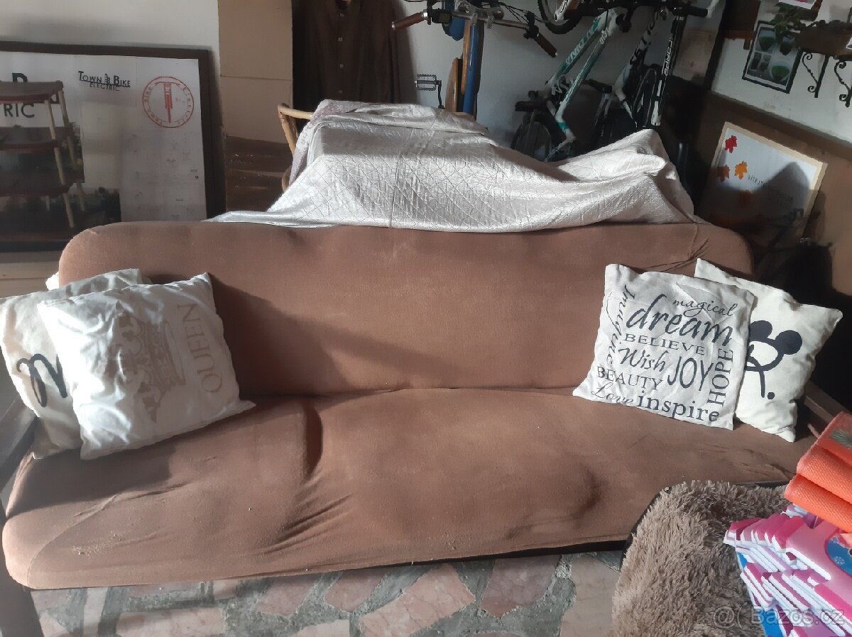 vintage rozkládací gauč z masivu + 2ks. bobík - 4