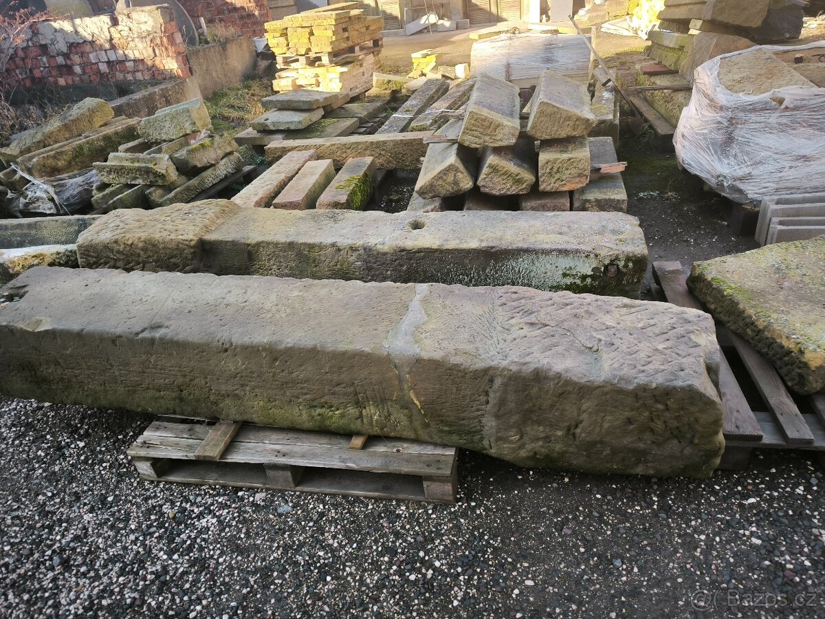 Staré pískovcové sloupy,pískovec,kvadry - 4