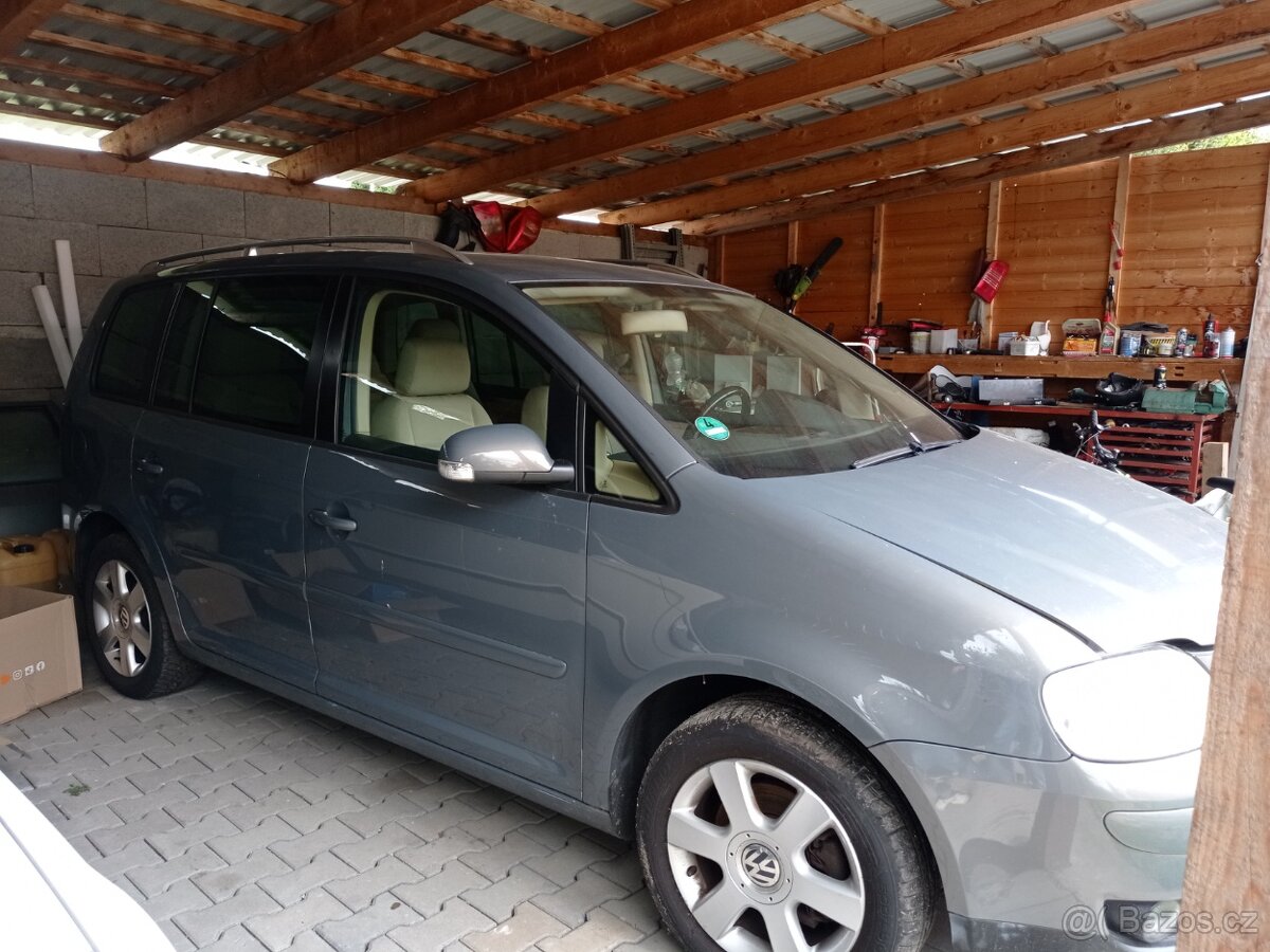 VW Touran 1,6 FSI ,85kw,r.2004 - 4
