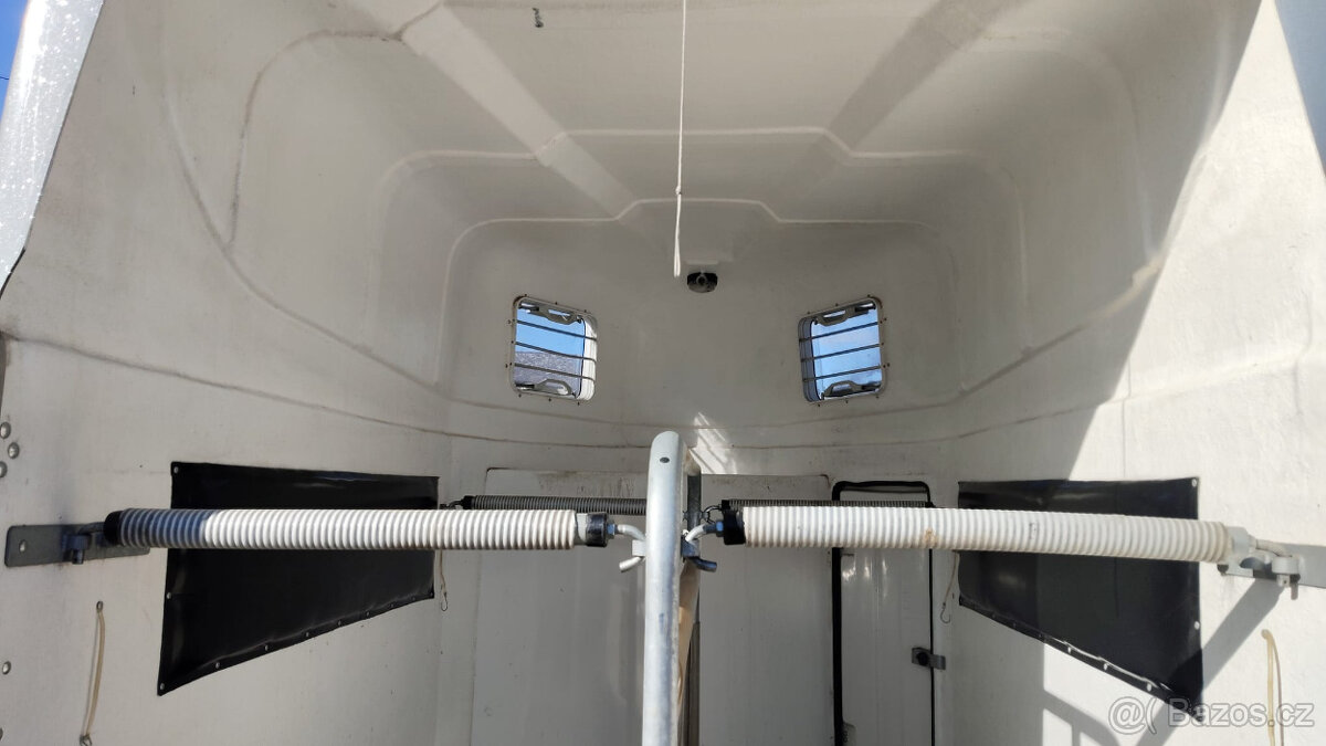 Celolaminátový přepravník pro dva koně Eurotrailers Equistar - 4
