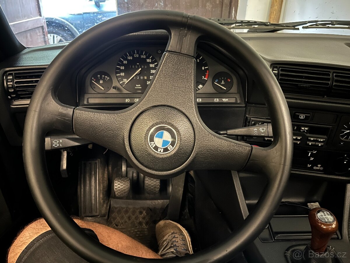 BMW E30 318is - 4