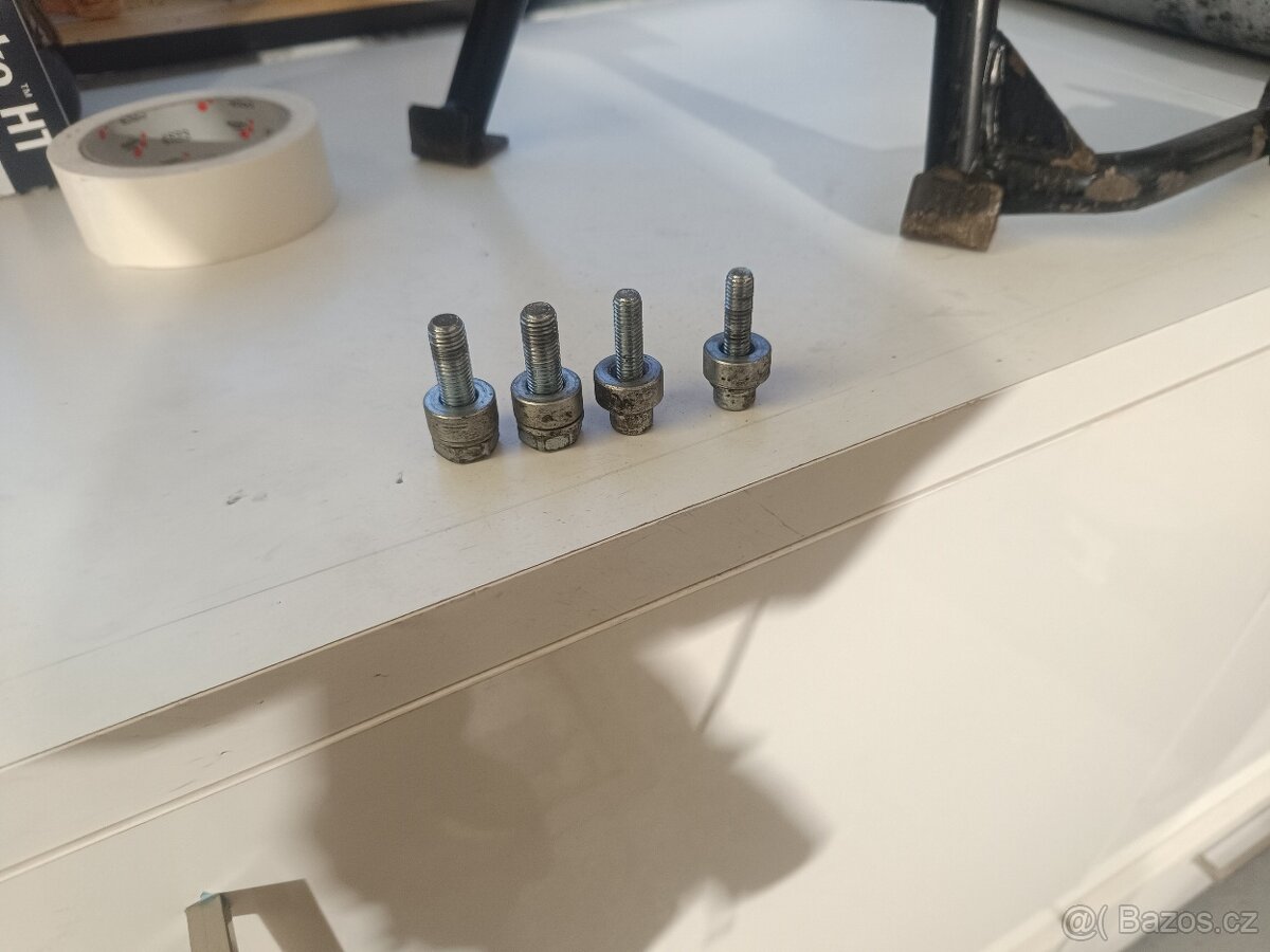 Stojan Suzuki v-strom - 4