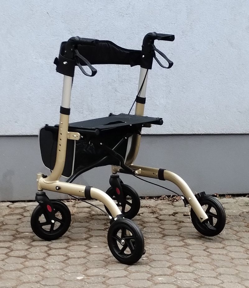 Čtyřkolové chodítko - 4