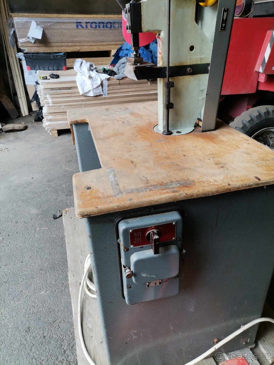 nýtovací stroj Sázavan - 4