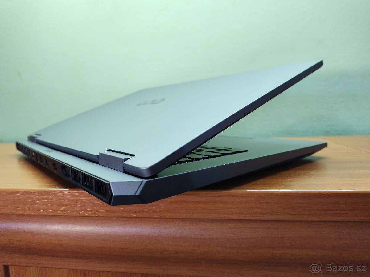 Nový 17 Loq,RTX-5070,20-Core-14.gen,1TB-Záruka. - 4