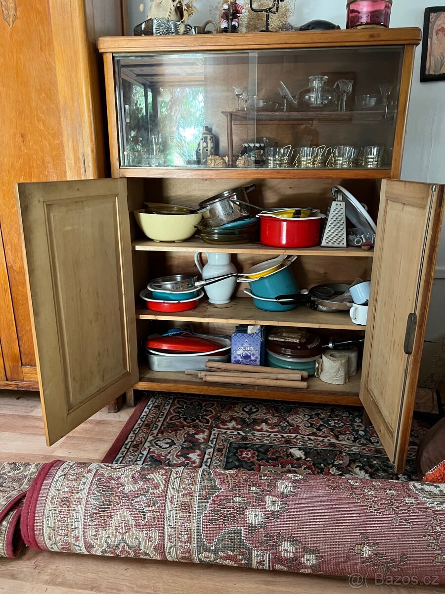 Staré skříně - příborníky - stolky - 4