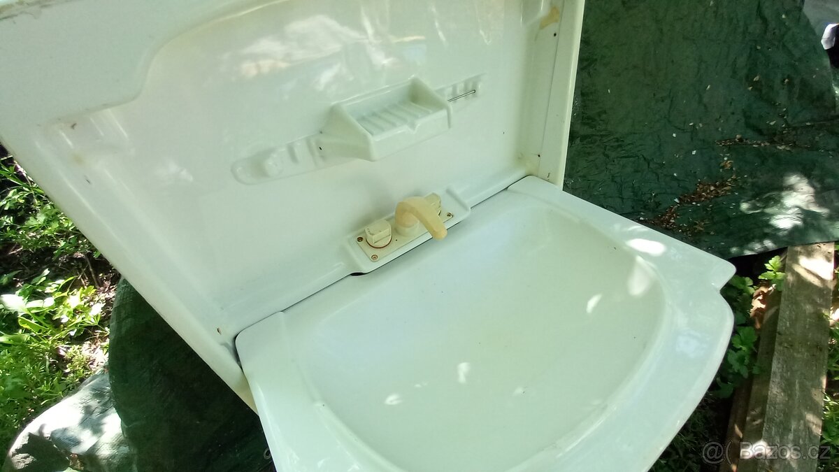 Umyvadlo vyklopne - 4