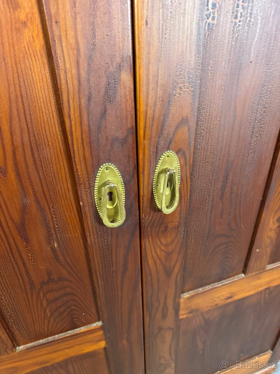 Stará šatní skříň (524017) - 4