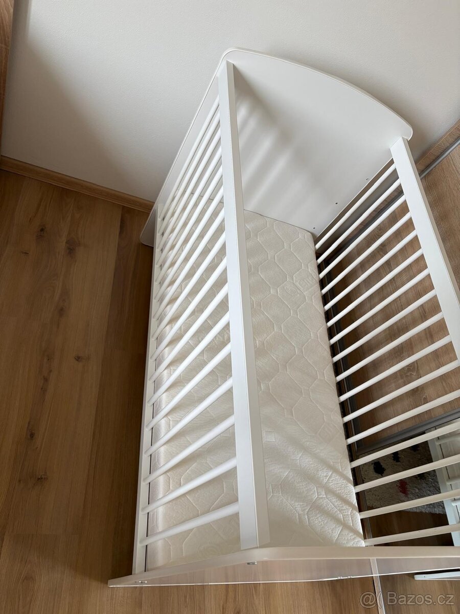 bílá dětská postýlka - 4