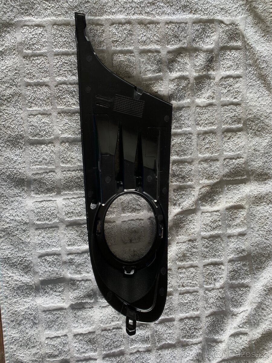 Pravá mřížka předního nárazníku VW golf 6 - 4