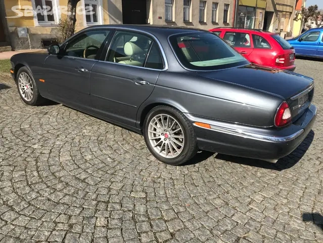 JAGUAR XJR 4,2i SUPER V8 - 395PS - X350 - PĚKNÝ - 4