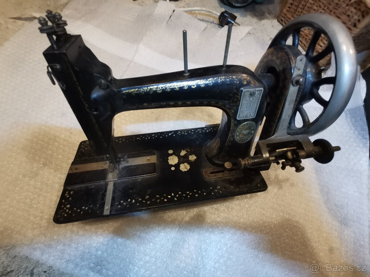 2x starý šicí stroj na ND - 4