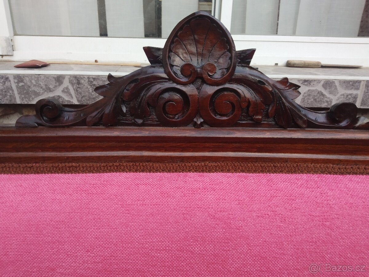 Starožitná sofa po renovaci. - 4