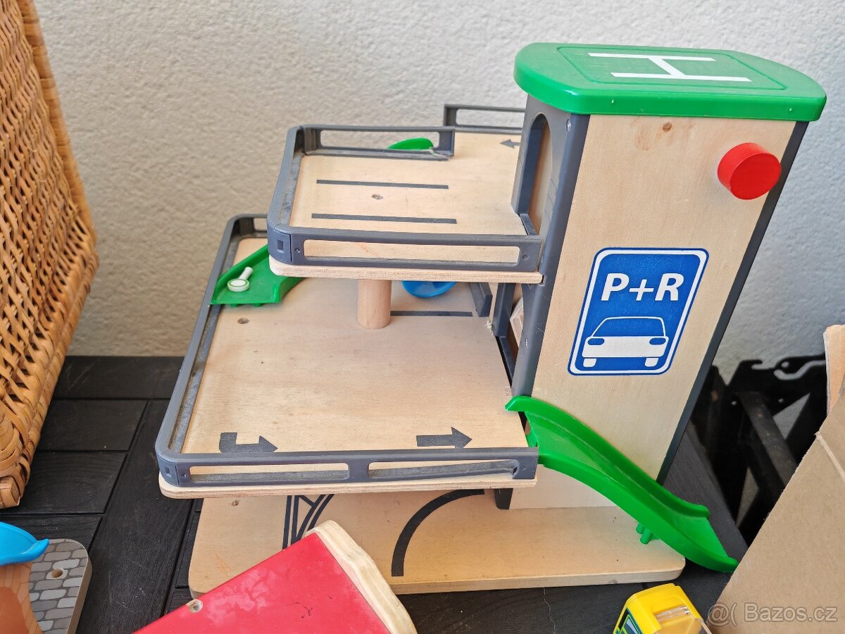 Dřevěná vláčkodráha - několikrát rozšířená - cca 6 m celkem - 4