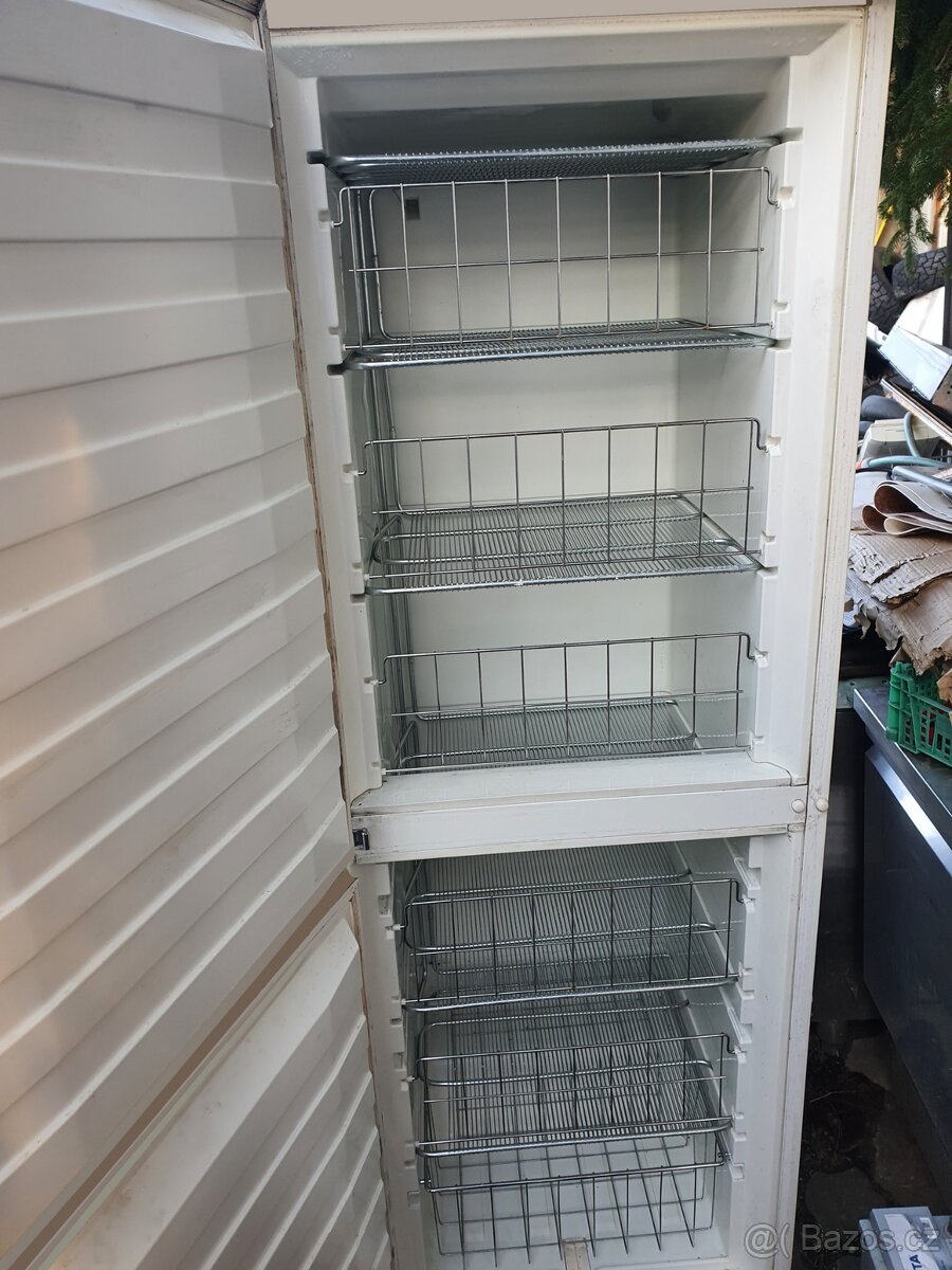 370ti litrový mrazák AEG Sweden - 4