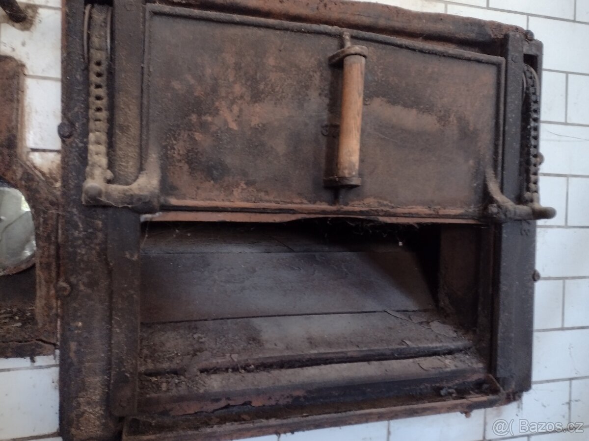 ŽELEZNÁ DVÍŘKA PECE - 4