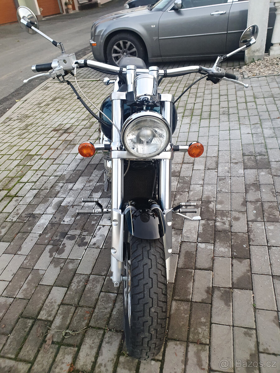 Suzuki VZ800 Marauder - 4