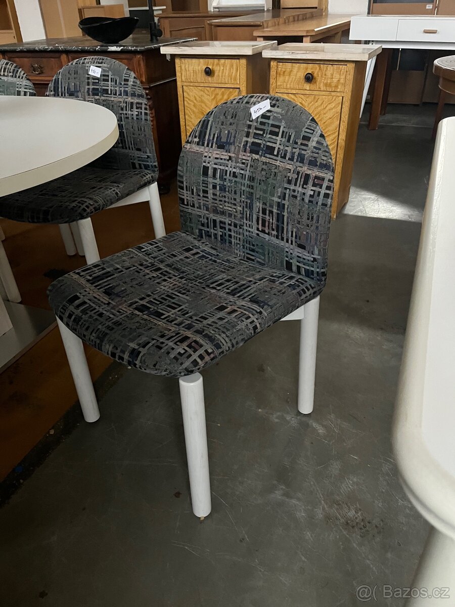 Jídelní stůl se židlemi - 4