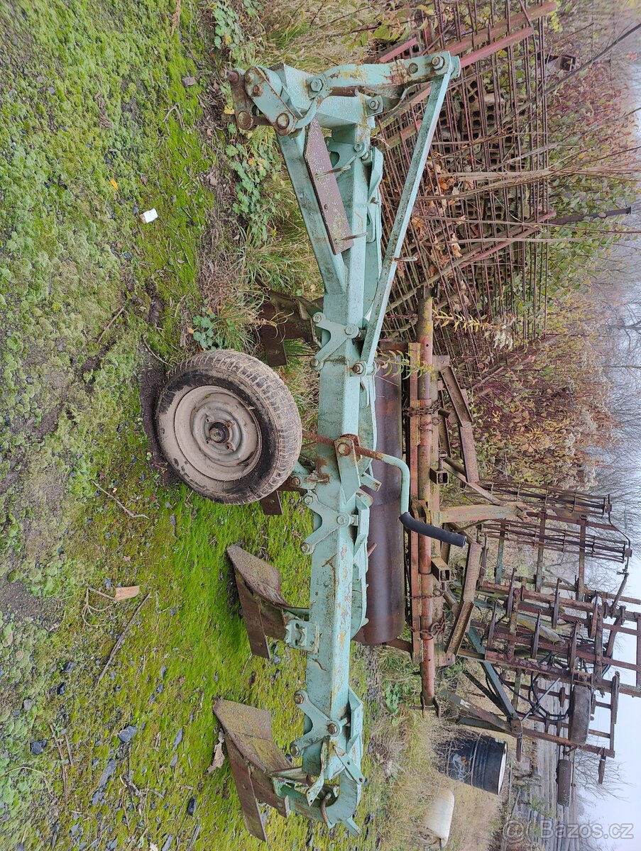 Pluh nesený 4- radlicny - 4