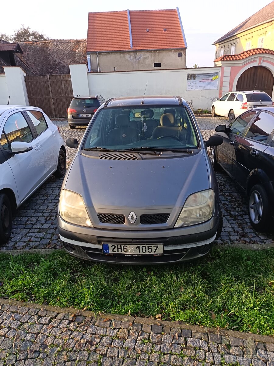 Pozorně číst. Renault Scénic 1.4. 16.v - 4