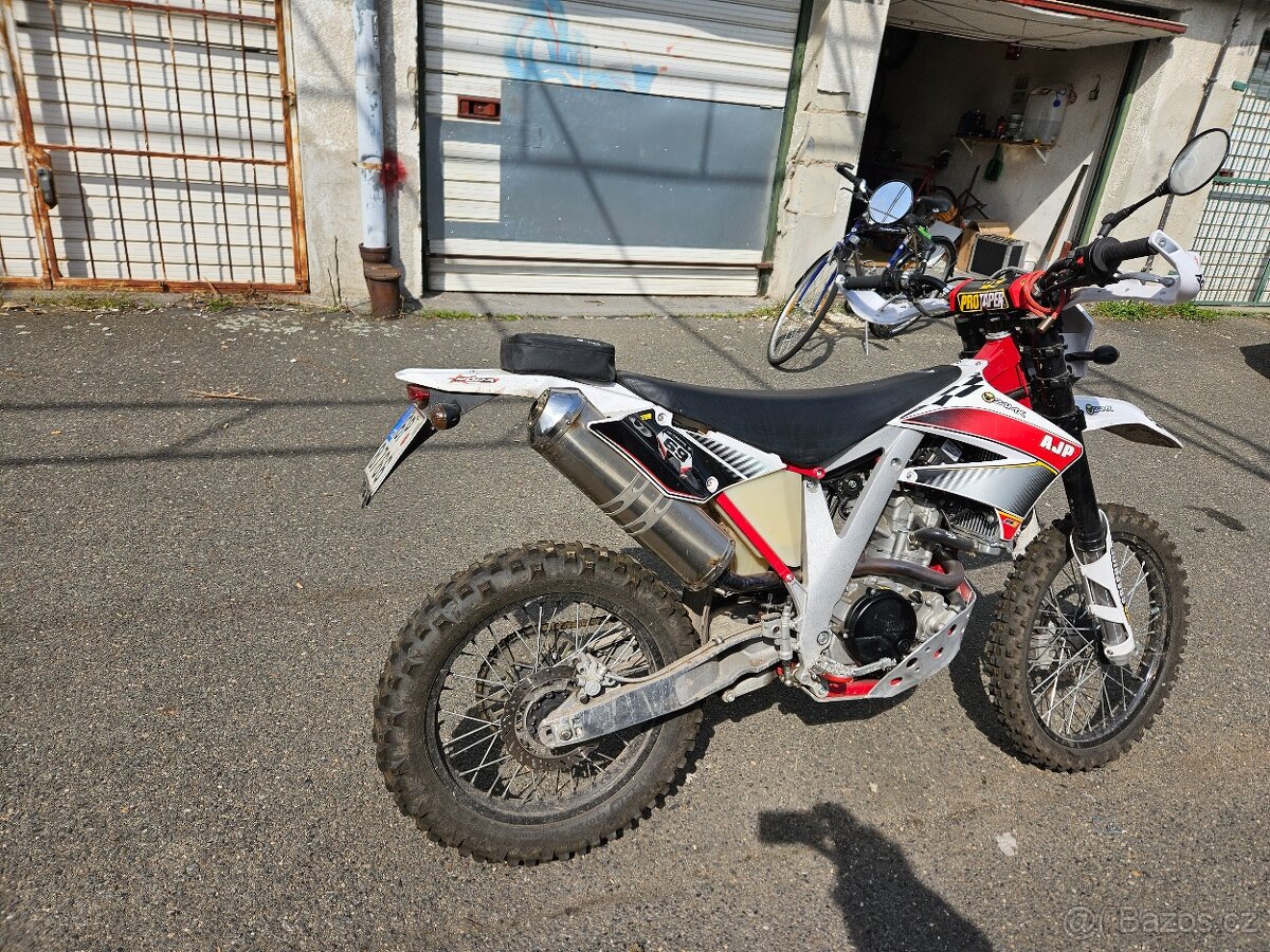AJP PR5 250 Enduro - 4