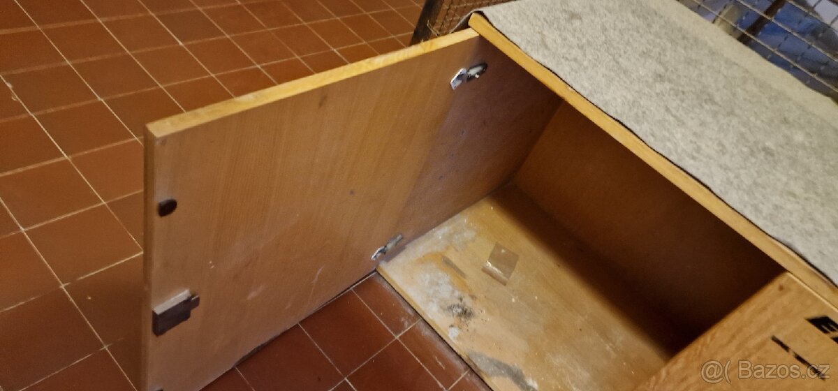 Nabízím uzamykatelnou skříňku ZDARMA - 4
