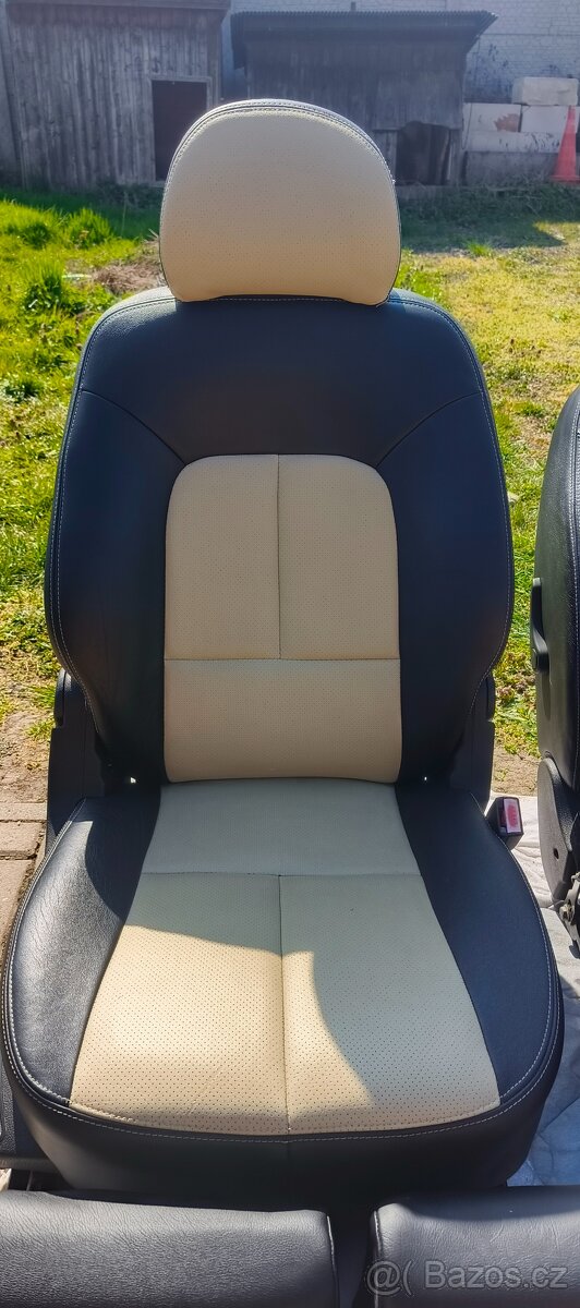 Peugeot 407 interiér - 4