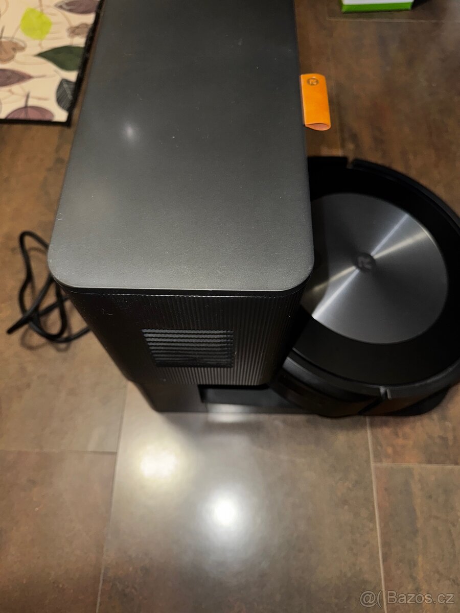ZÁNOVNÍ robotický vysavač iRobot Roomba j7+ - 4