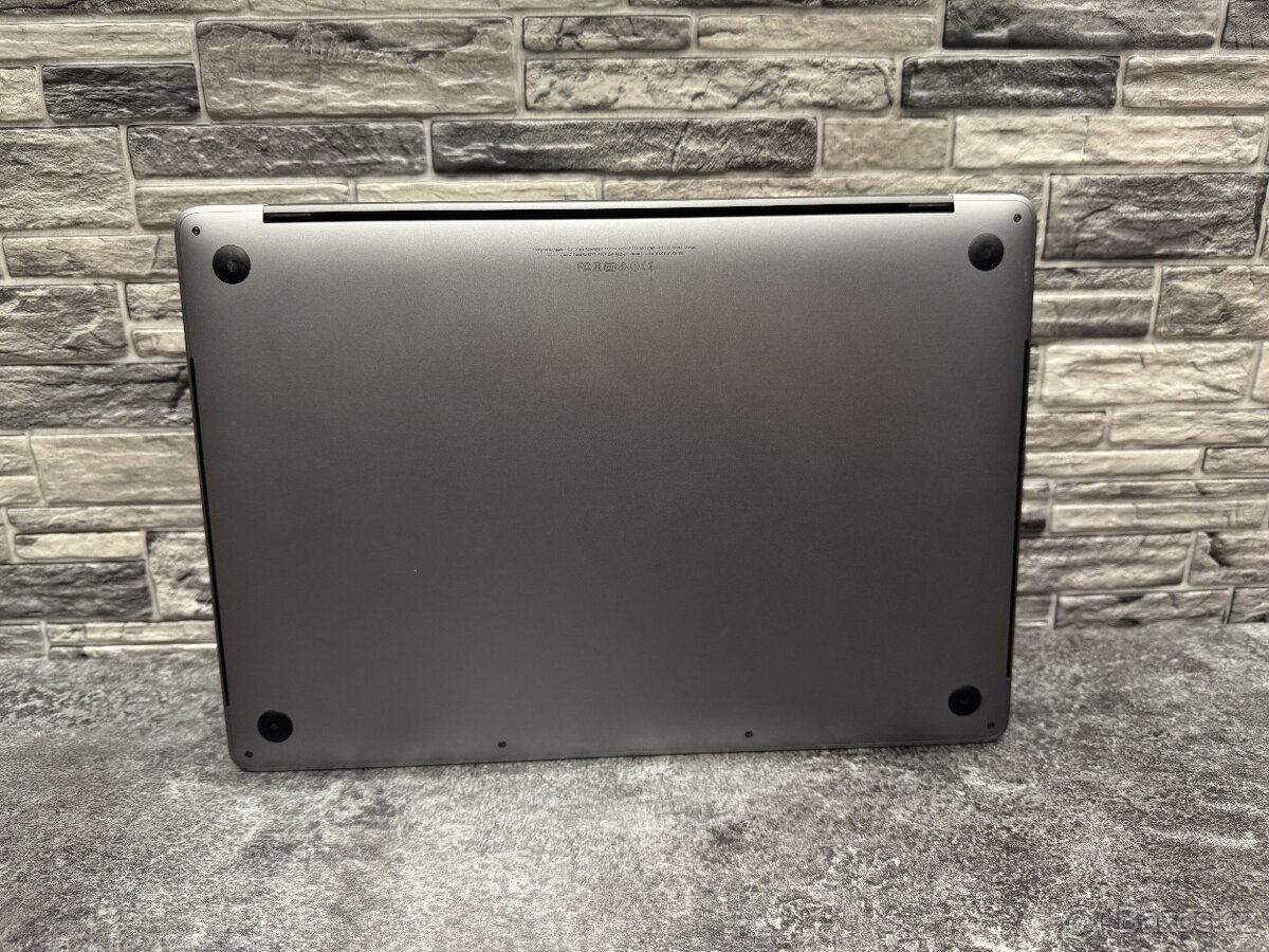 CTO MacBook Pro 15" 2017 i7 / 16GB / 500GB / Pro 560 - 4