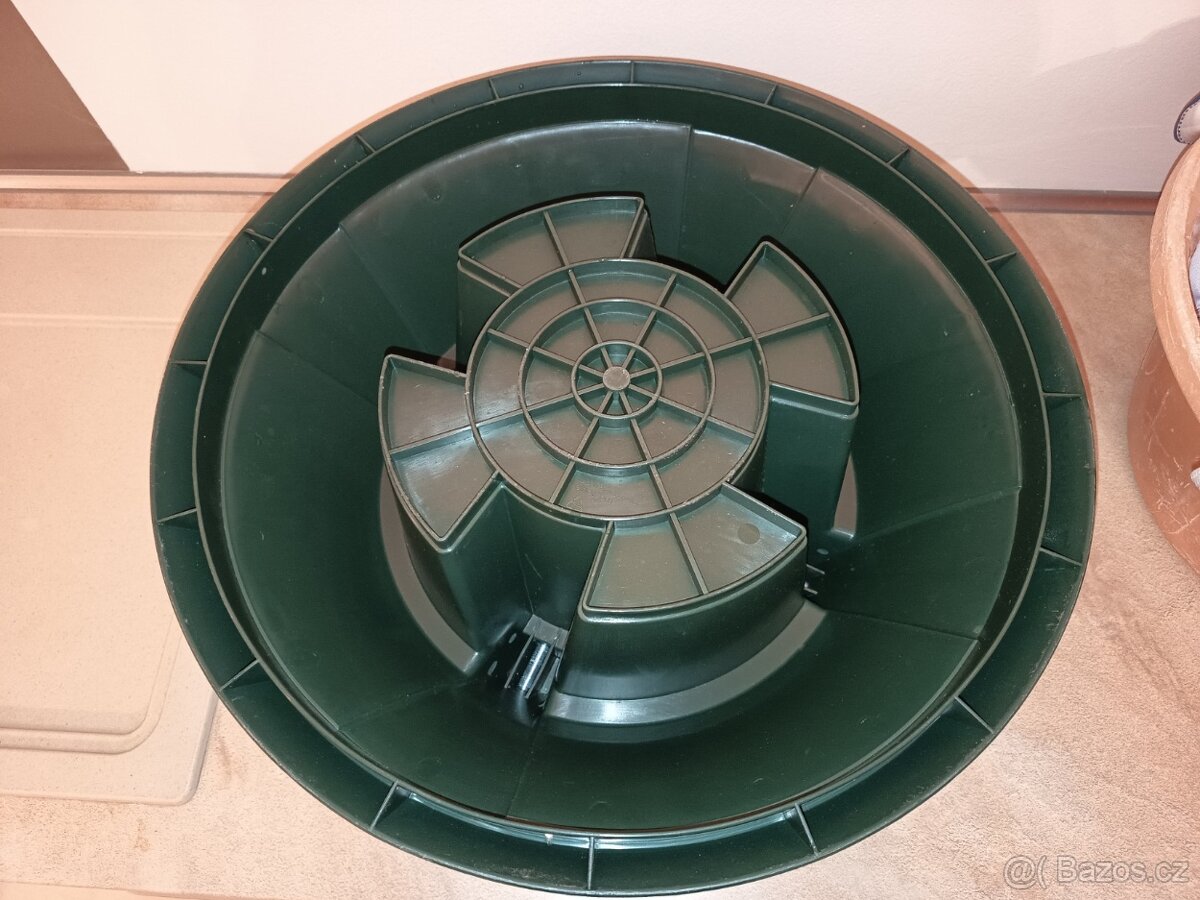 Prodám Plastový stojan na vánoční stromek ELHO Nordman 52 cm - 4