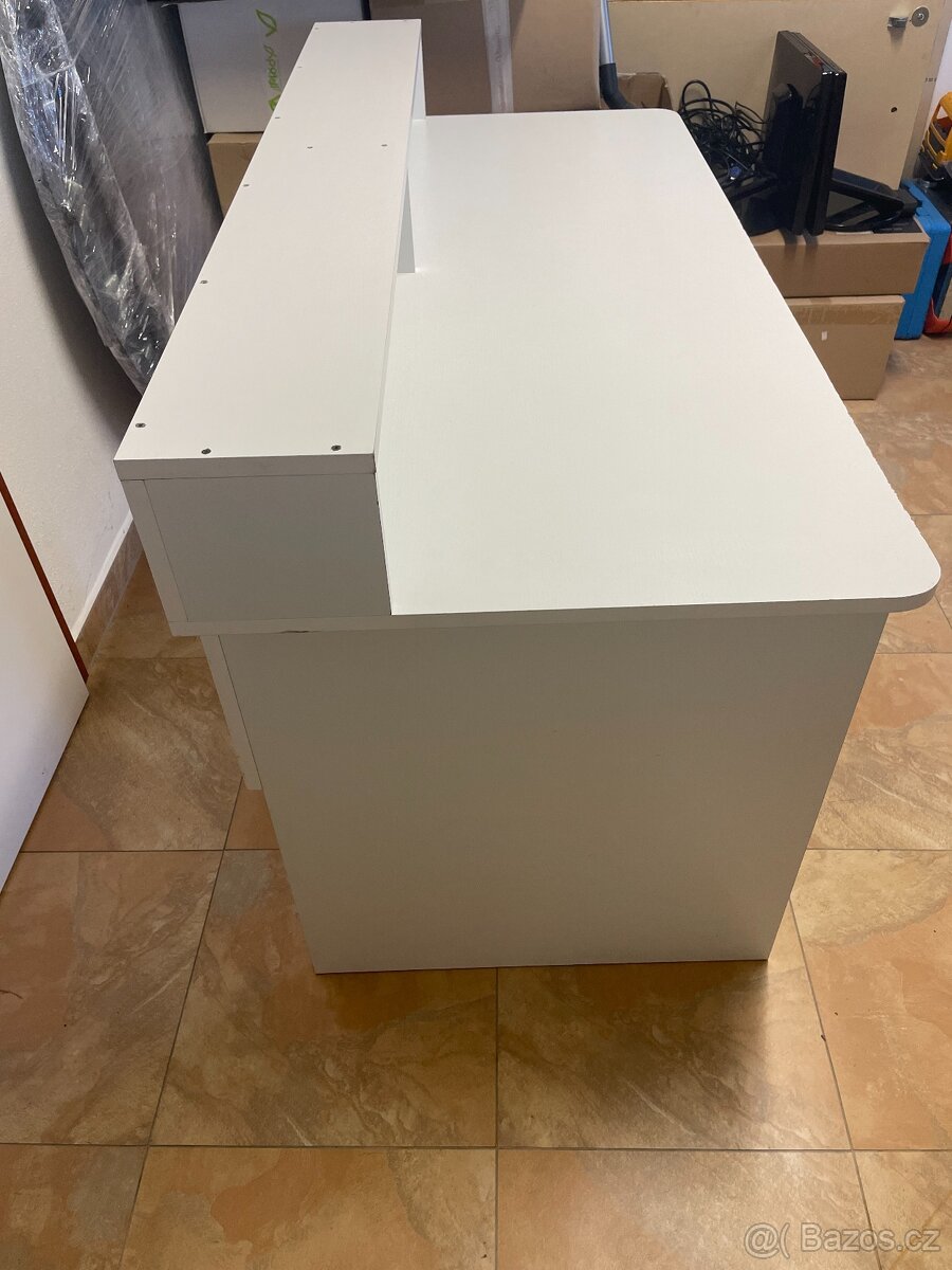Pracovní stůl - 4