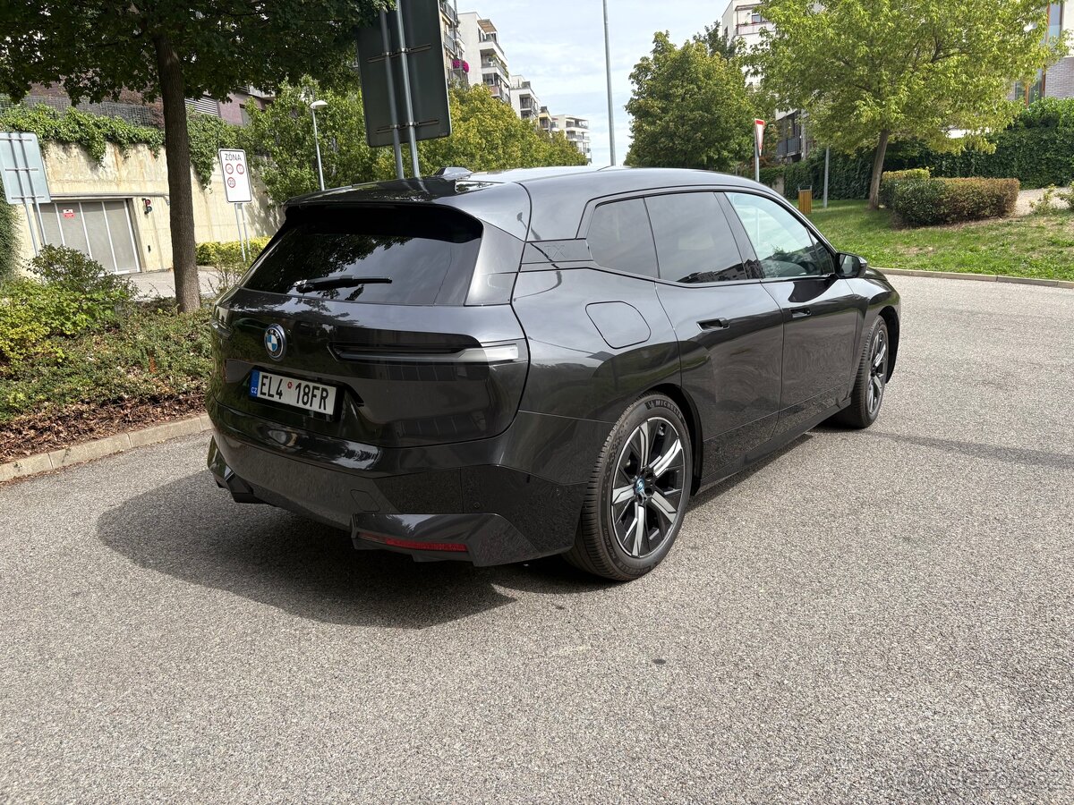 BMW iX xDrive40 71 kWh TOPSTAV - 4